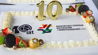 zdjęcie tortu z okazji 10-lecia ACMiN